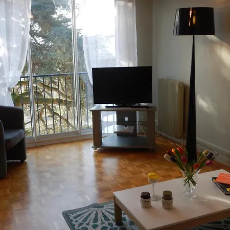 Quartier Chateau - Wifi - Garage Individuel A Cle - Electromenager Complet * بو